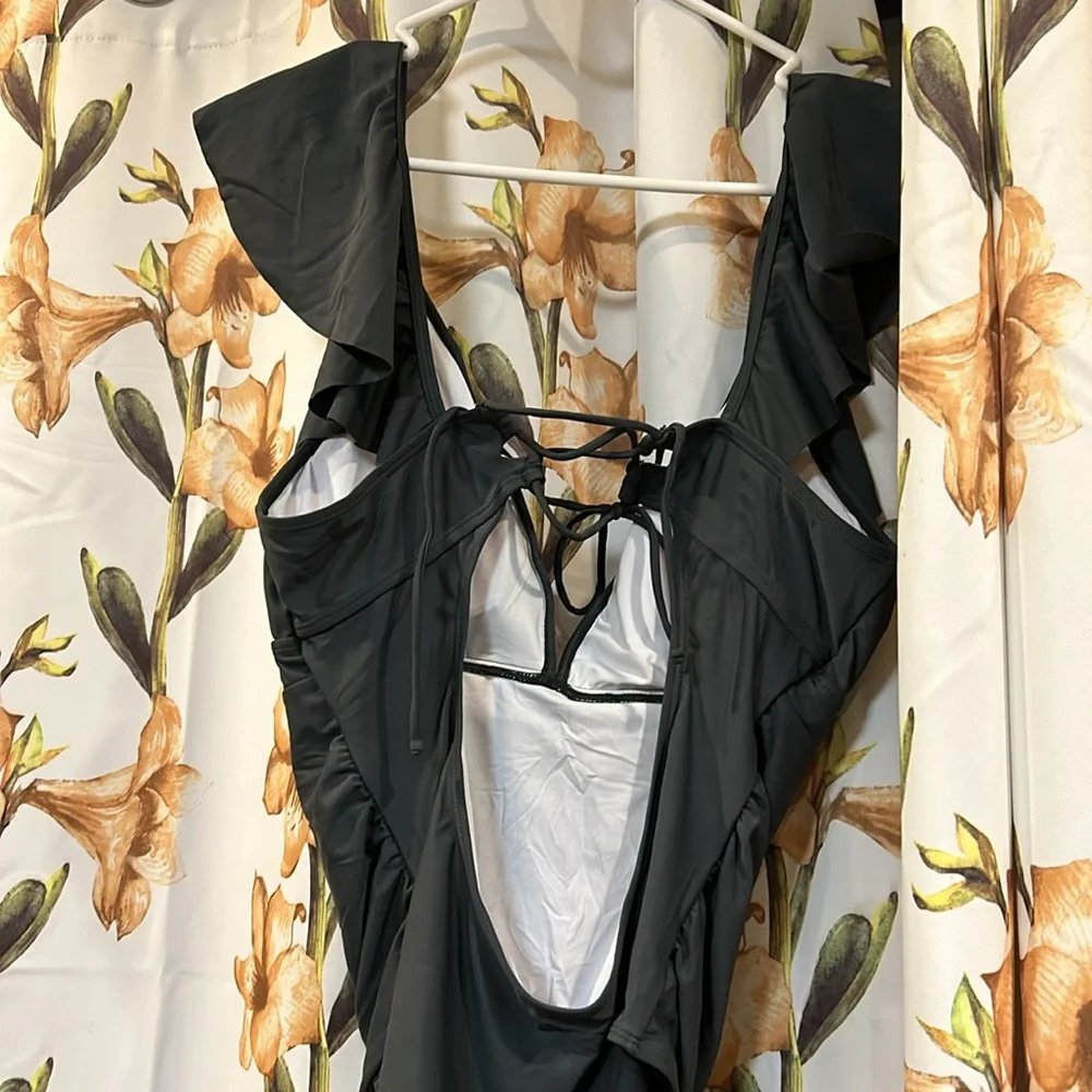 Bathing suit - Picture 2 of 3